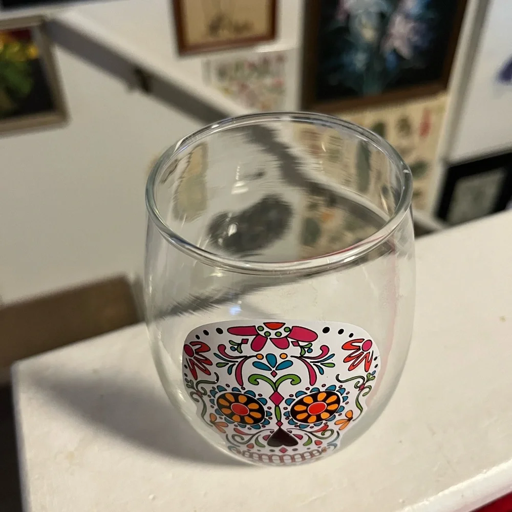 DAY OF THE DEAD SKULL DRINKING STEMLESS WINE GLASS